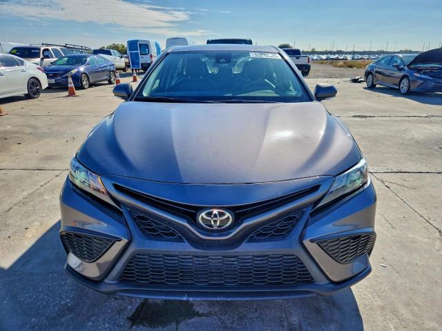 Toyota Camry Se Image 6