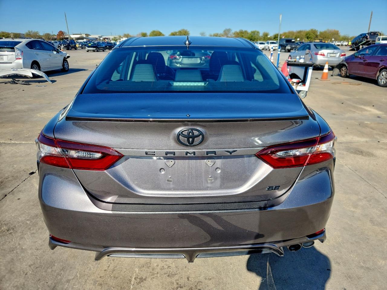 Toyota Camry Se Image 2