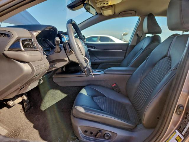 Toyota Camry Se Image 10