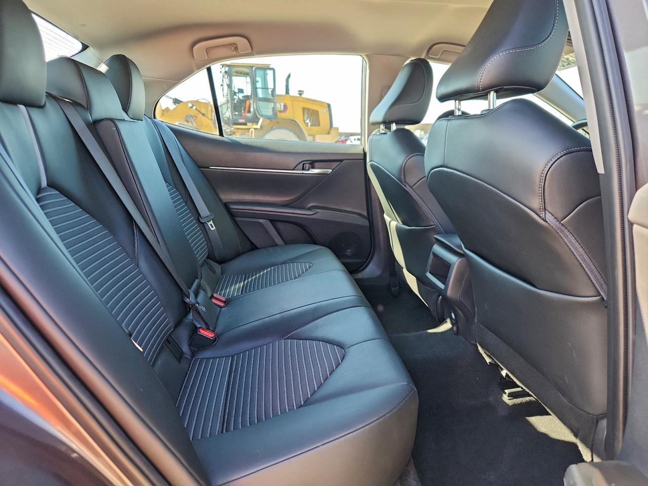 Toyota Camry Se Image 4