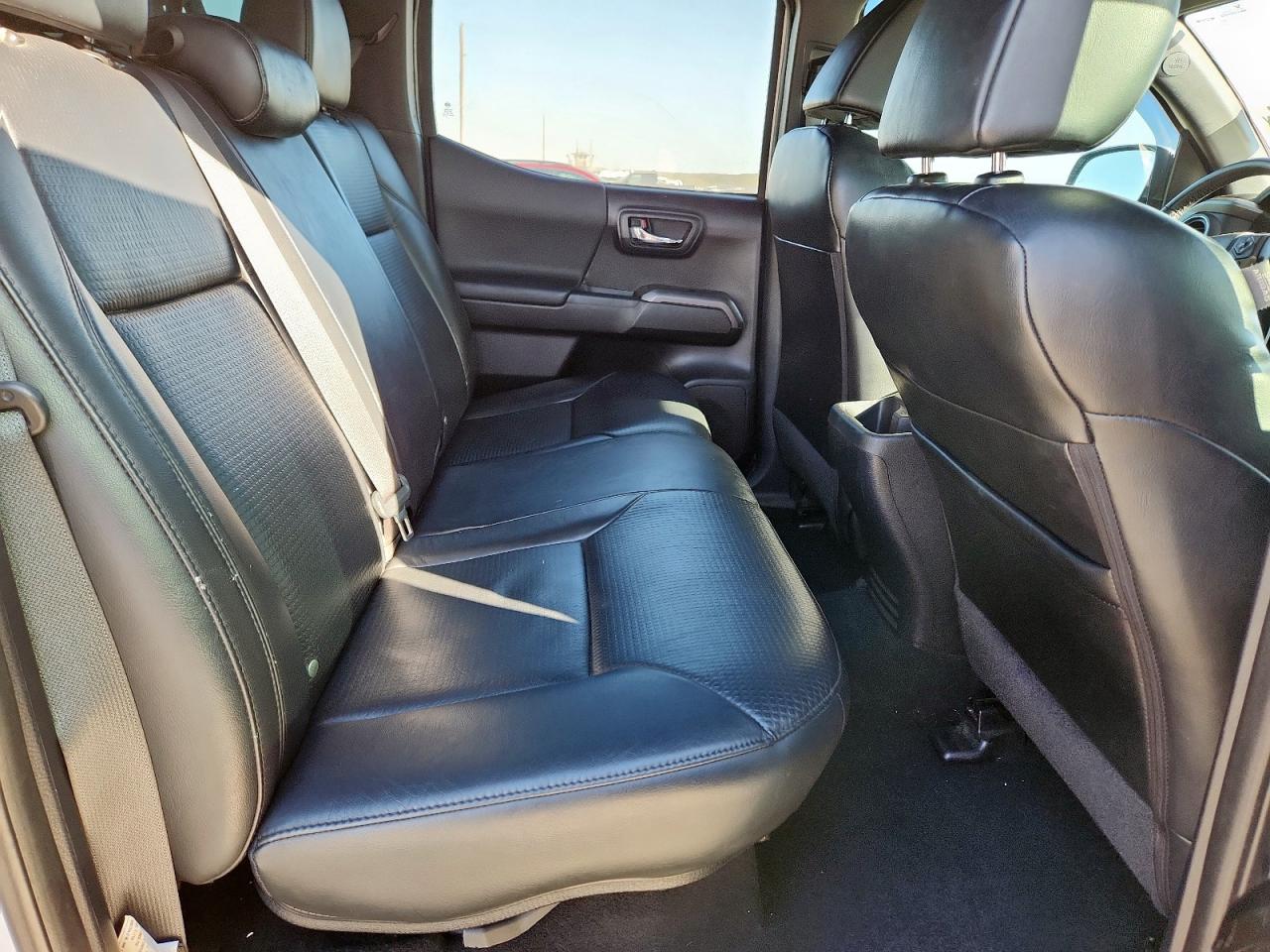 Toyota Tacoma Double Cab Image 9