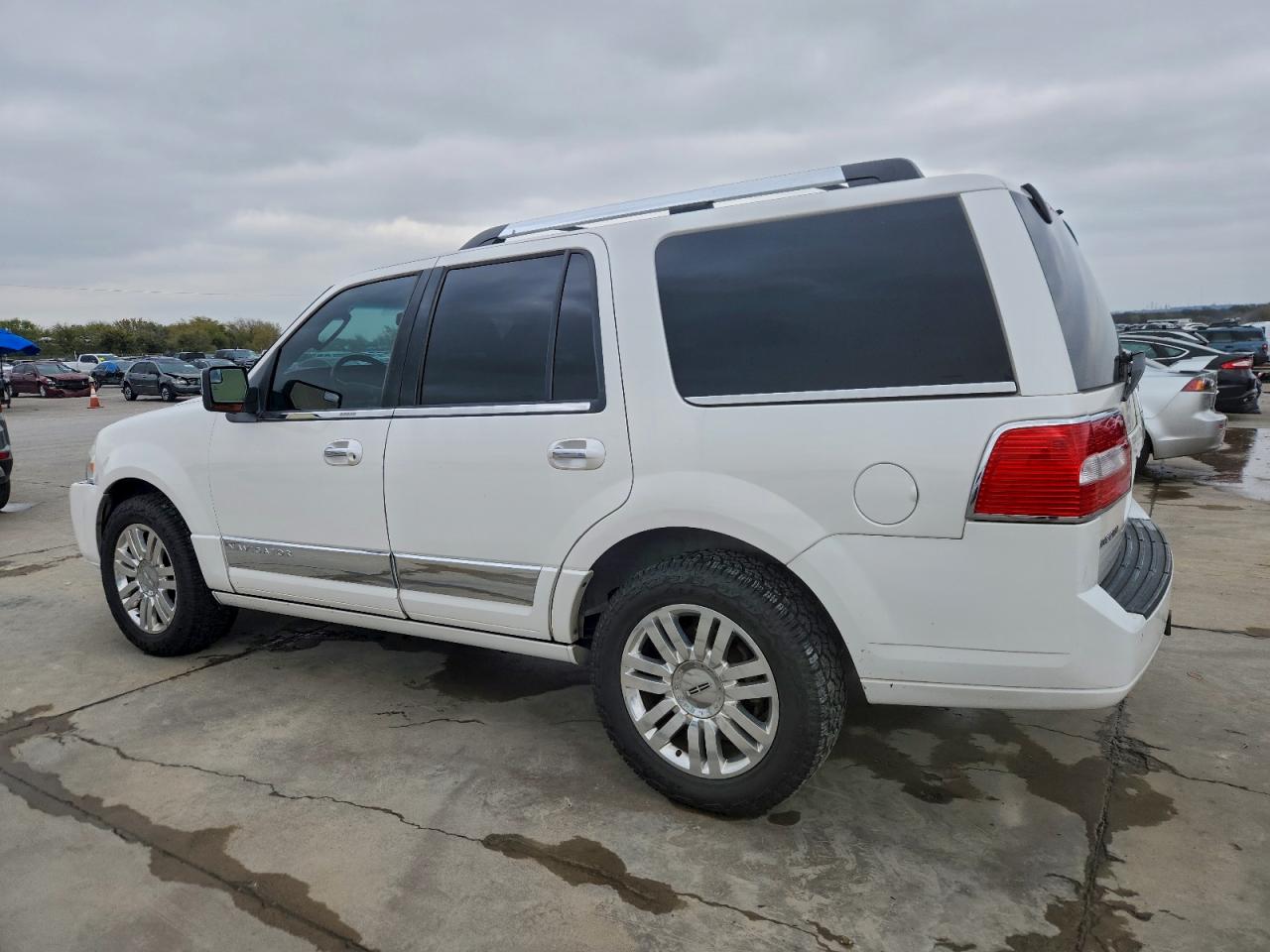 Lincoln Navigator Image 2