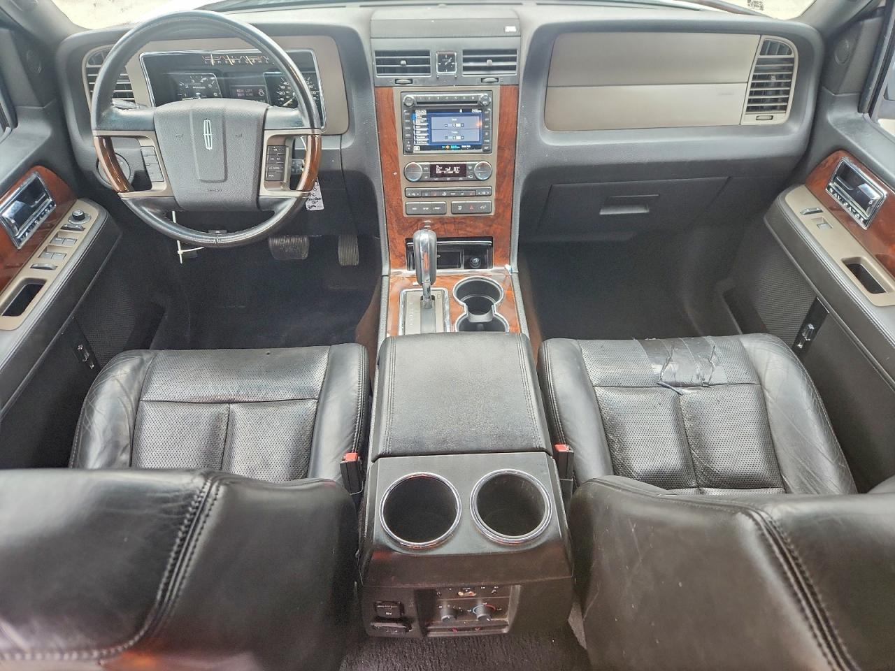 Lincoln Navigator Image 4