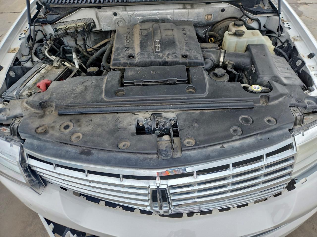 Lincoln Navigator Image 8