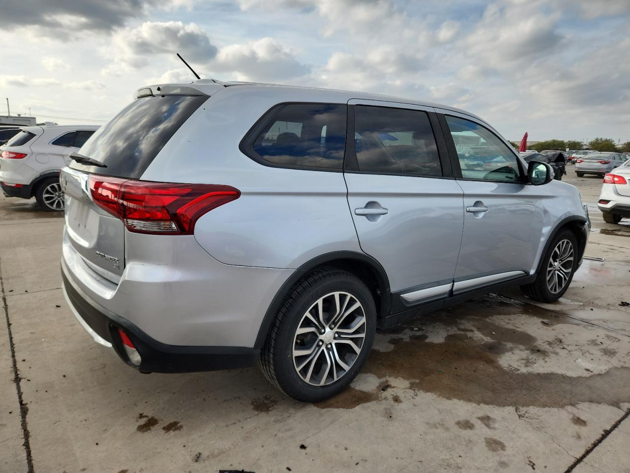 Mitsubishi Outlander Se Image 5