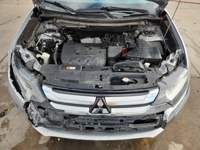 Mitsubishi Outlander Se Image 8