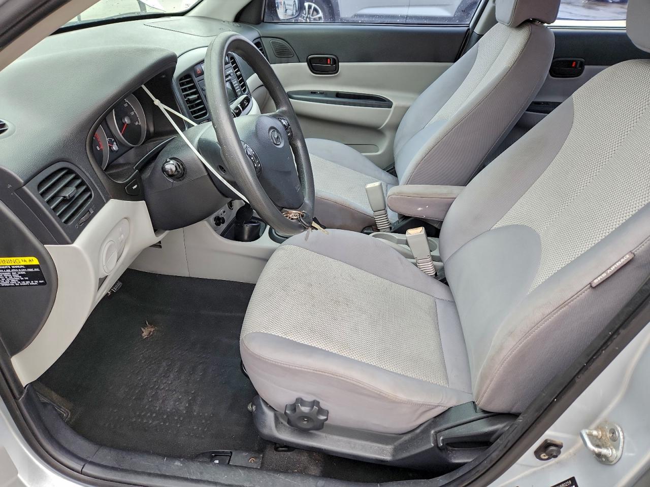 Hyundai ACCENT Gls Image 9