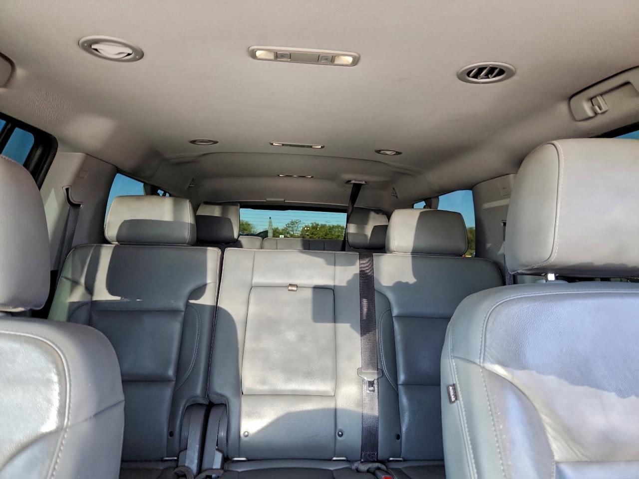 Chevrolet Suburban C1500 Lt Image 7