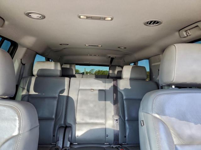 Chevrolet Suburban C1500 Lt Image 7