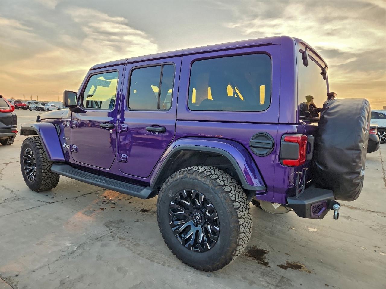 Jeep Wrangler Sahara Image 5