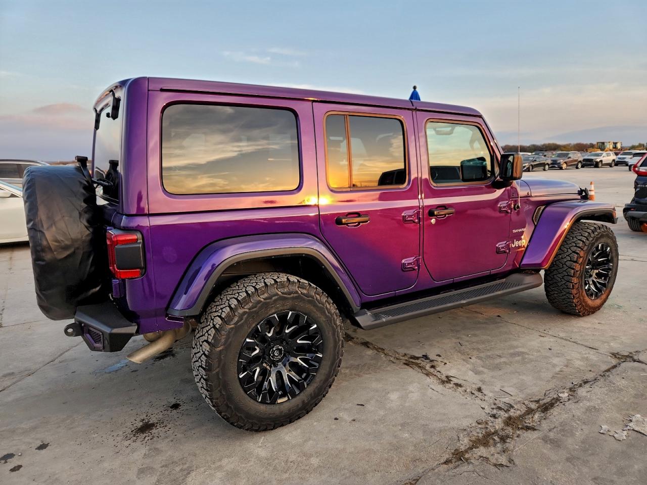 Jeep Wrangler Sahara Image 6