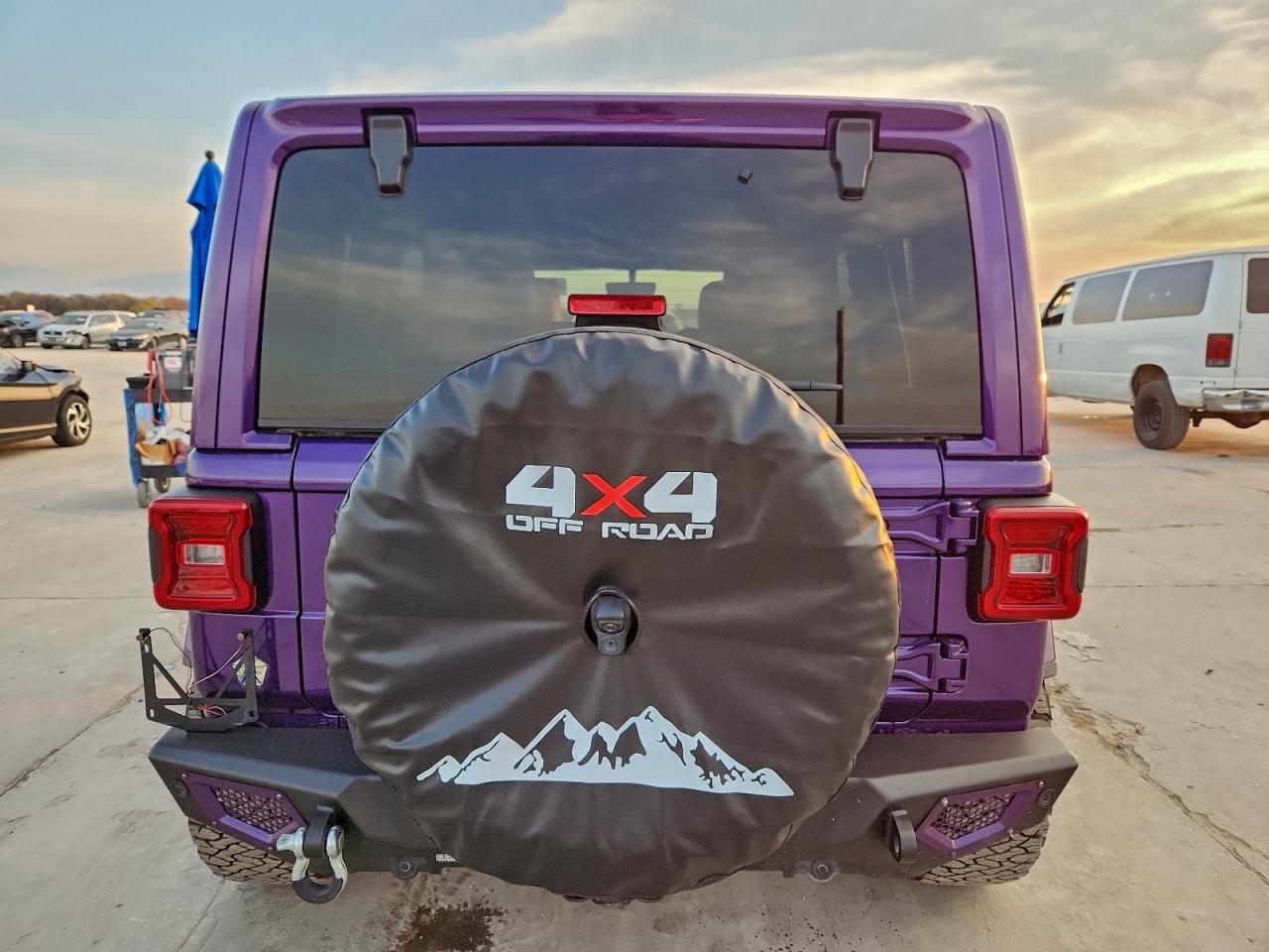 Jeep Wrangler Sahara Image 4