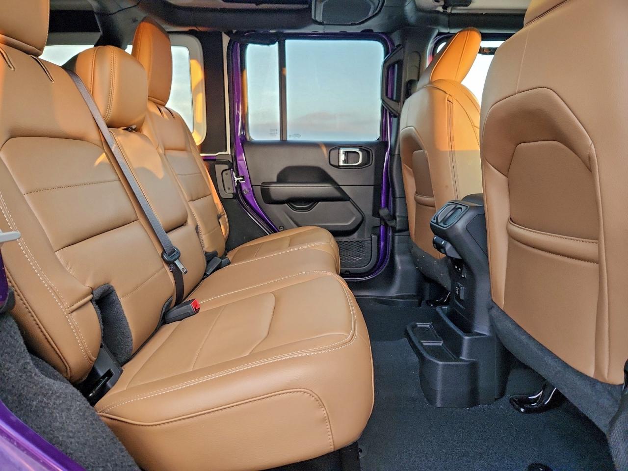 Jeep Wrangler Sahara Image 12