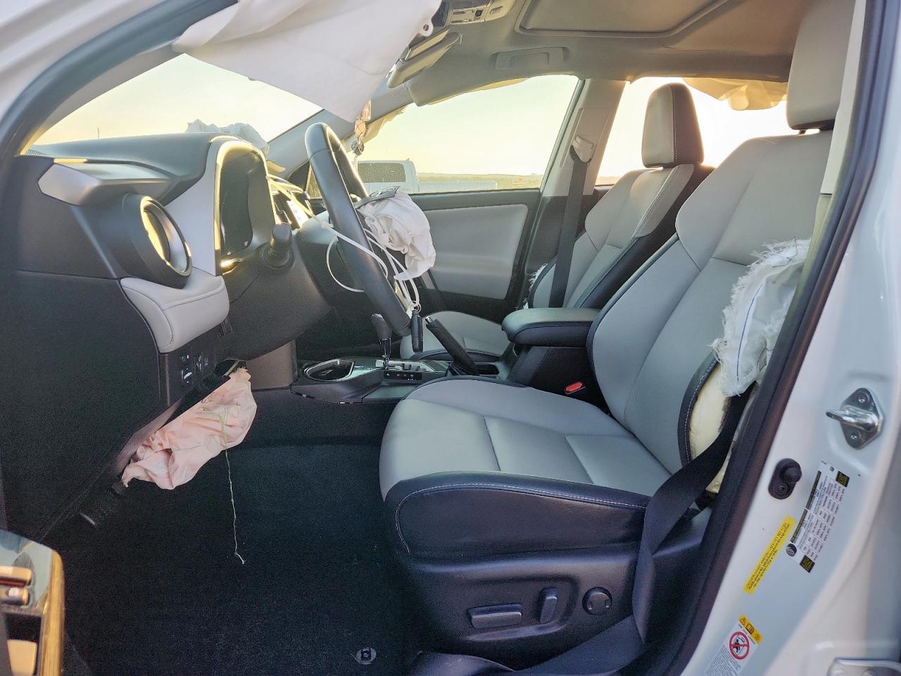 Toyota RAV4 Limited Image 6