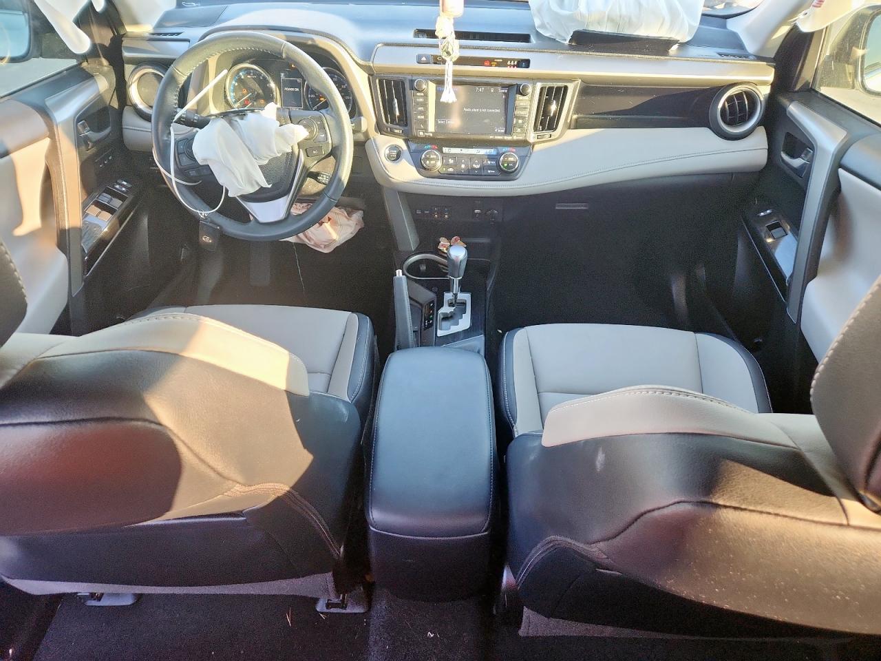 Toyota RAV4 Limited Image 9