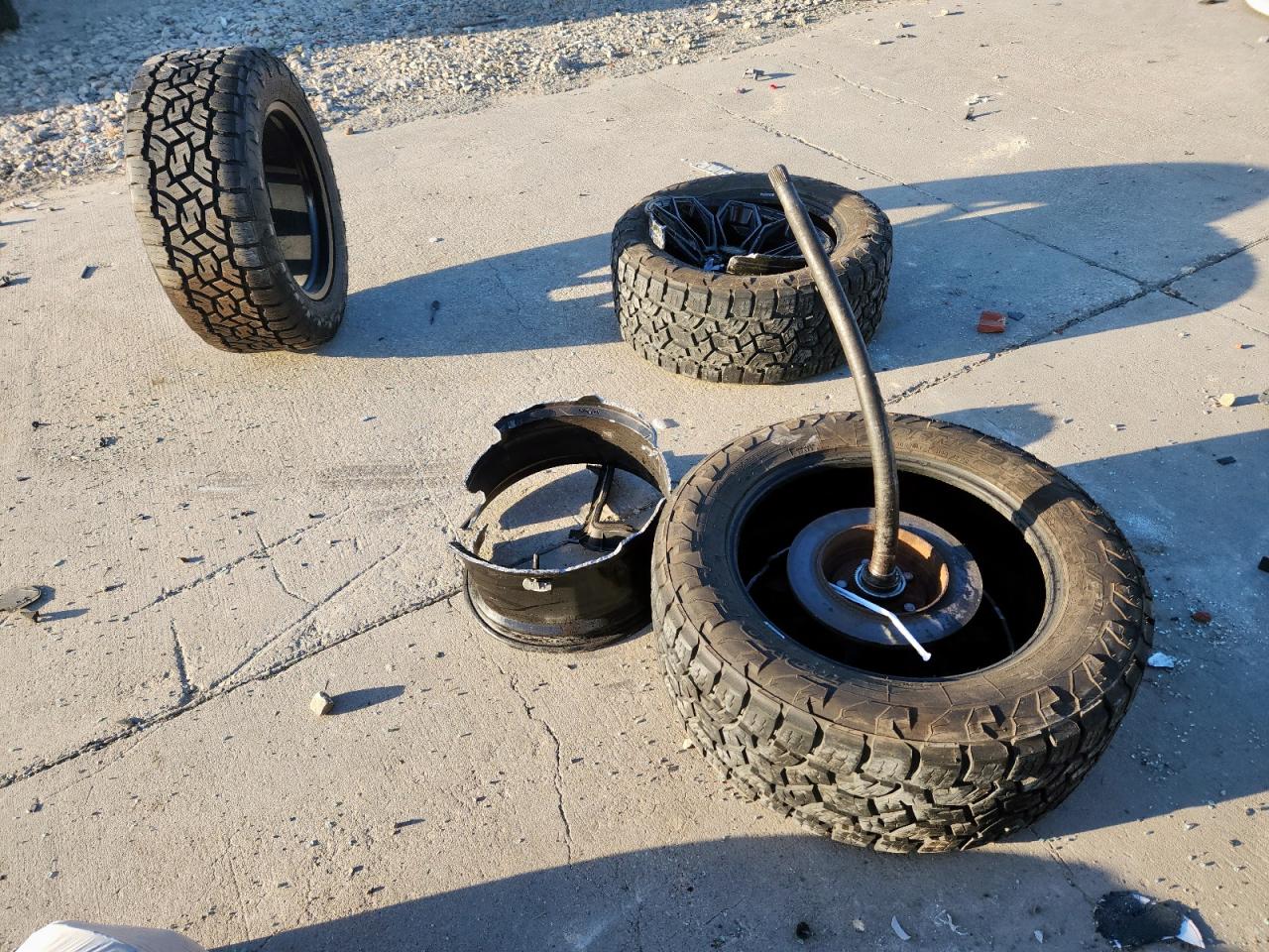 Jeep Wrangler Sport Image 12