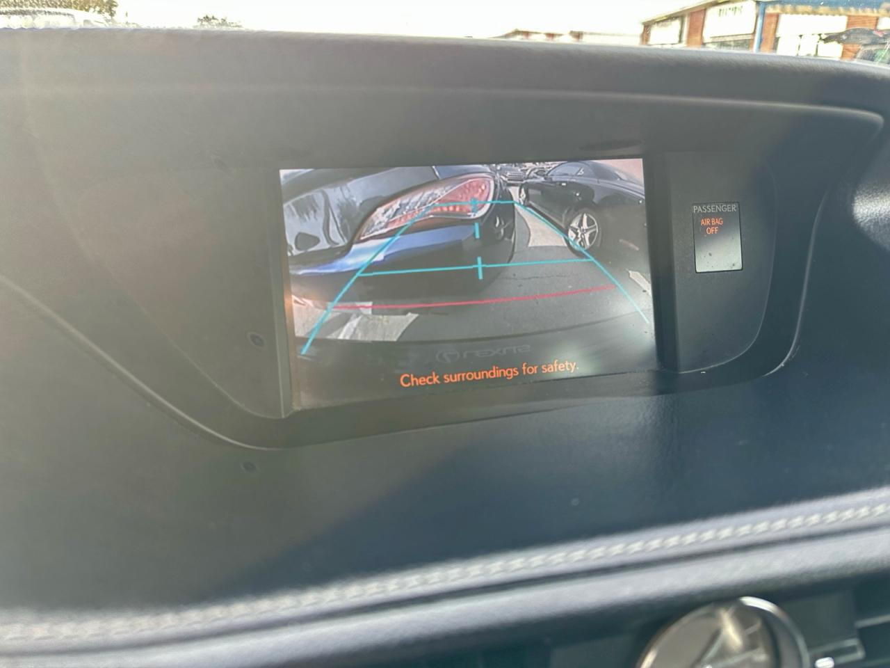 Lexus Es 300h Image 8