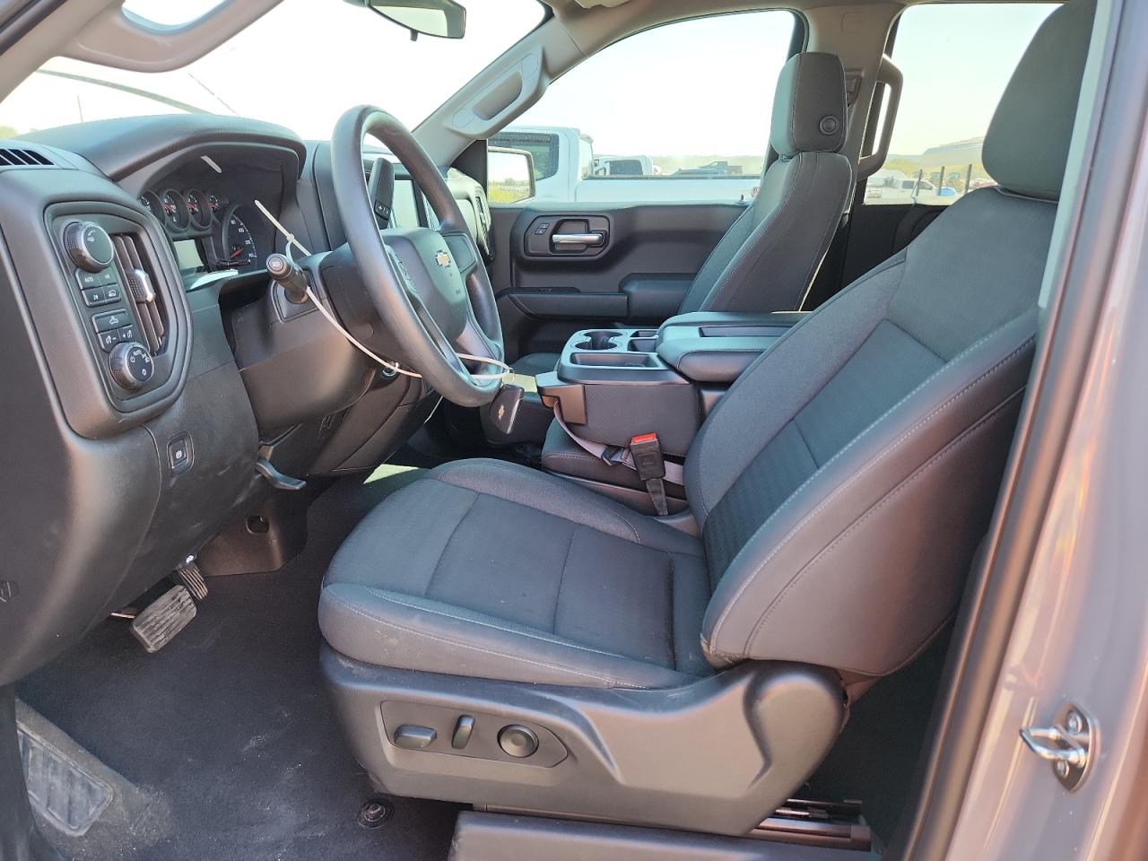 Chevrolet Silverado K1500 Custom Image 4