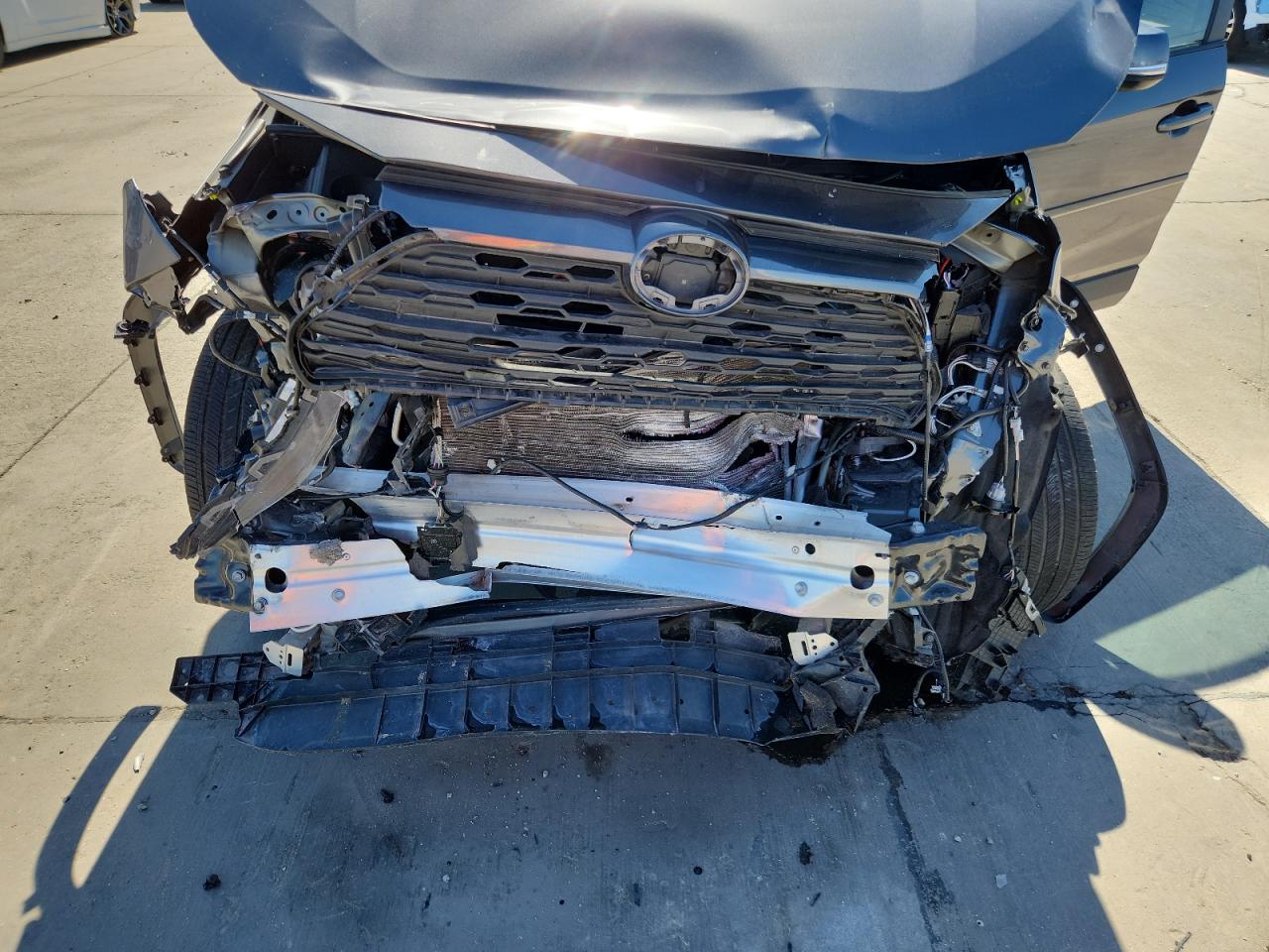 Toyota RAV4 Xle Premium Image 13