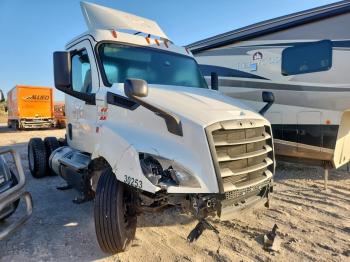  Salvage Freightliner Cascadia 1