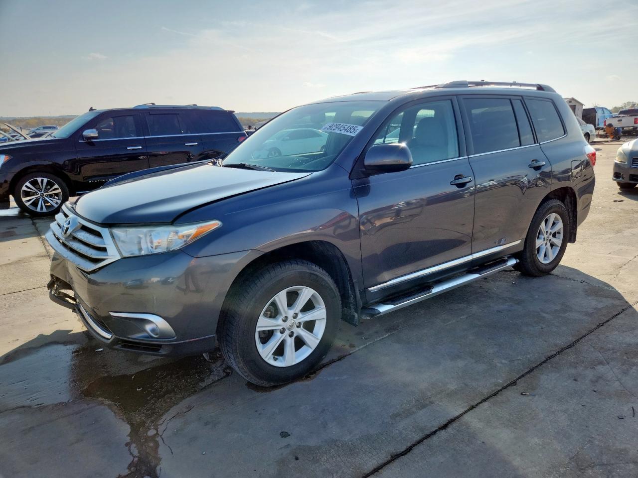 Toyota Highlander Base Image 1