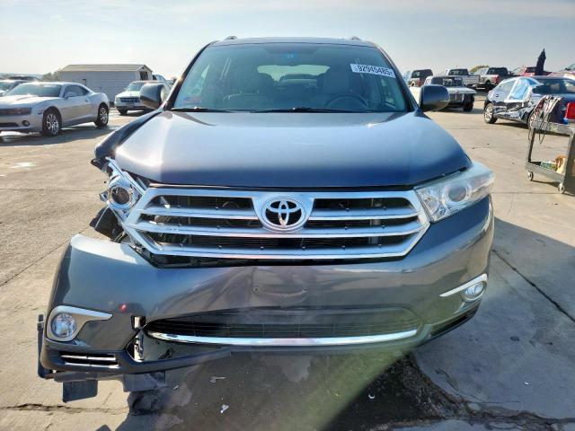 Toyota Highlander Base Image 11
