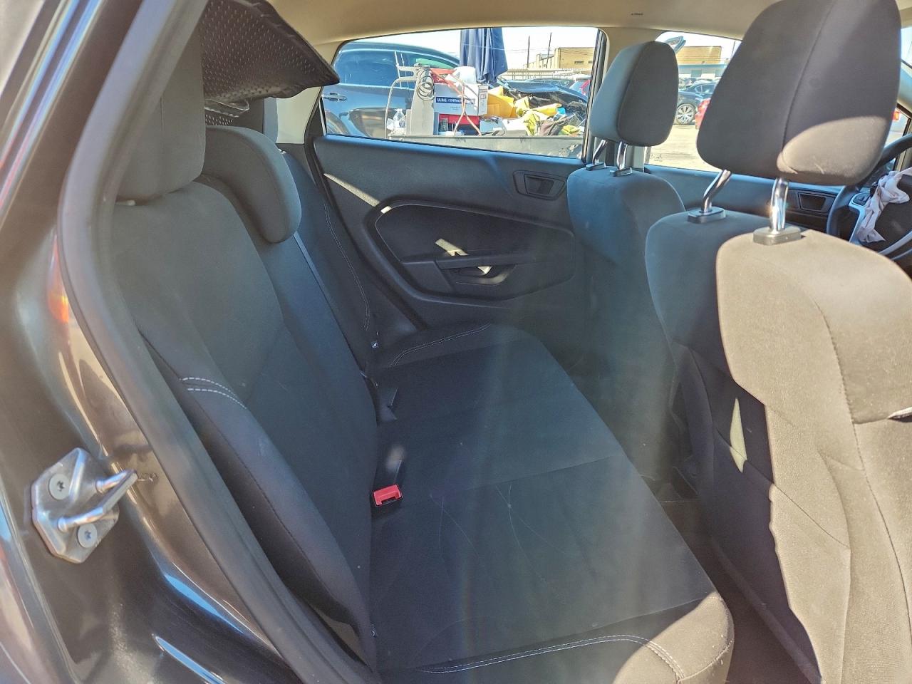 Ford Fiesta Se Image 12