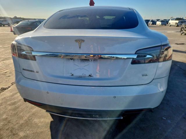 Tesla Model S Image 4