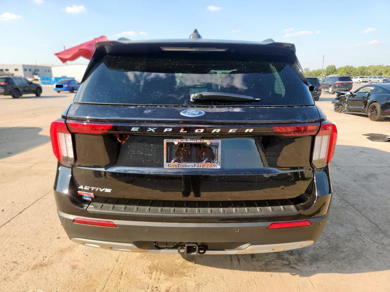 Ford Explorer Active Image 13