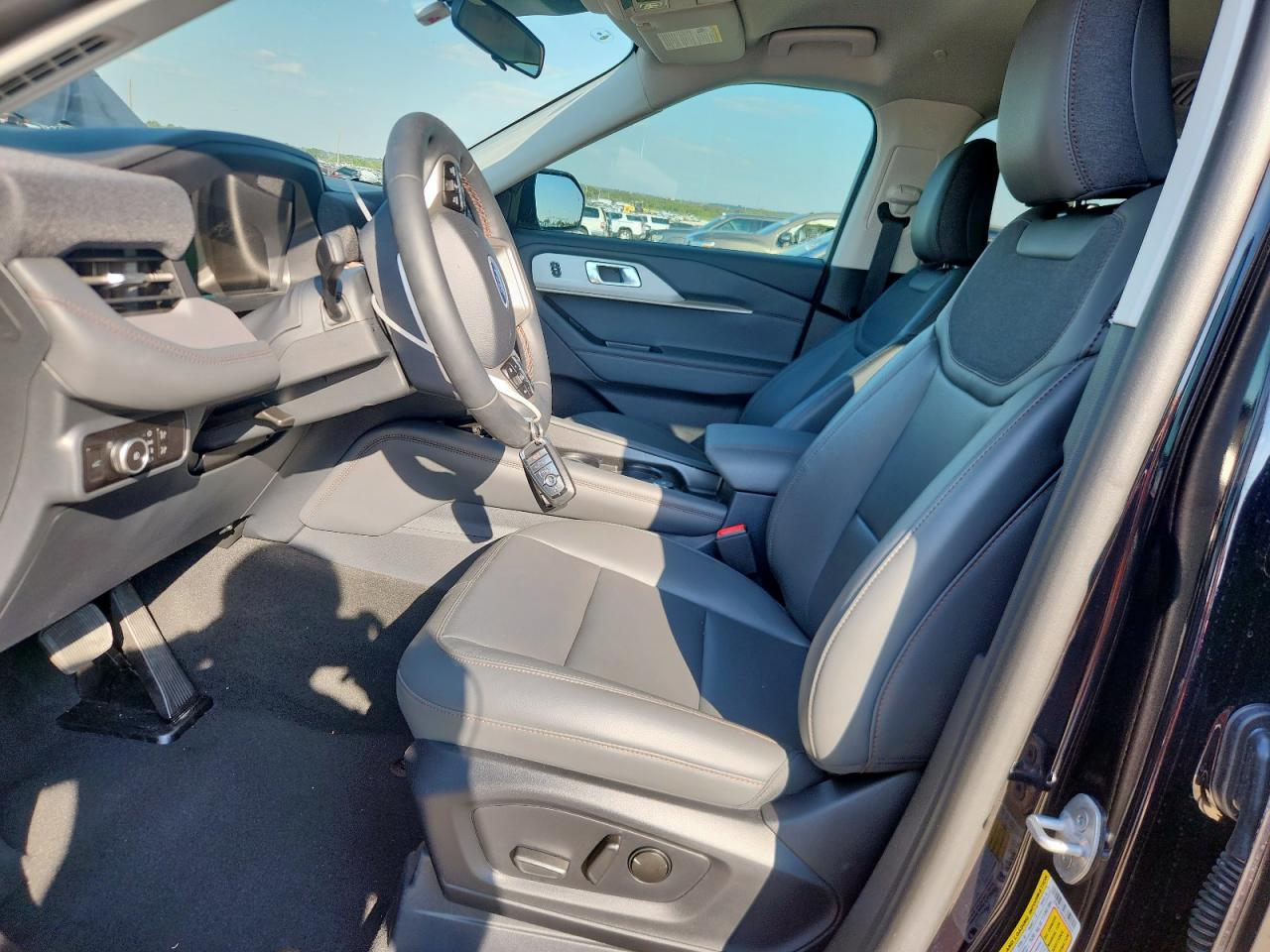 Ford Explorer Active Image 5