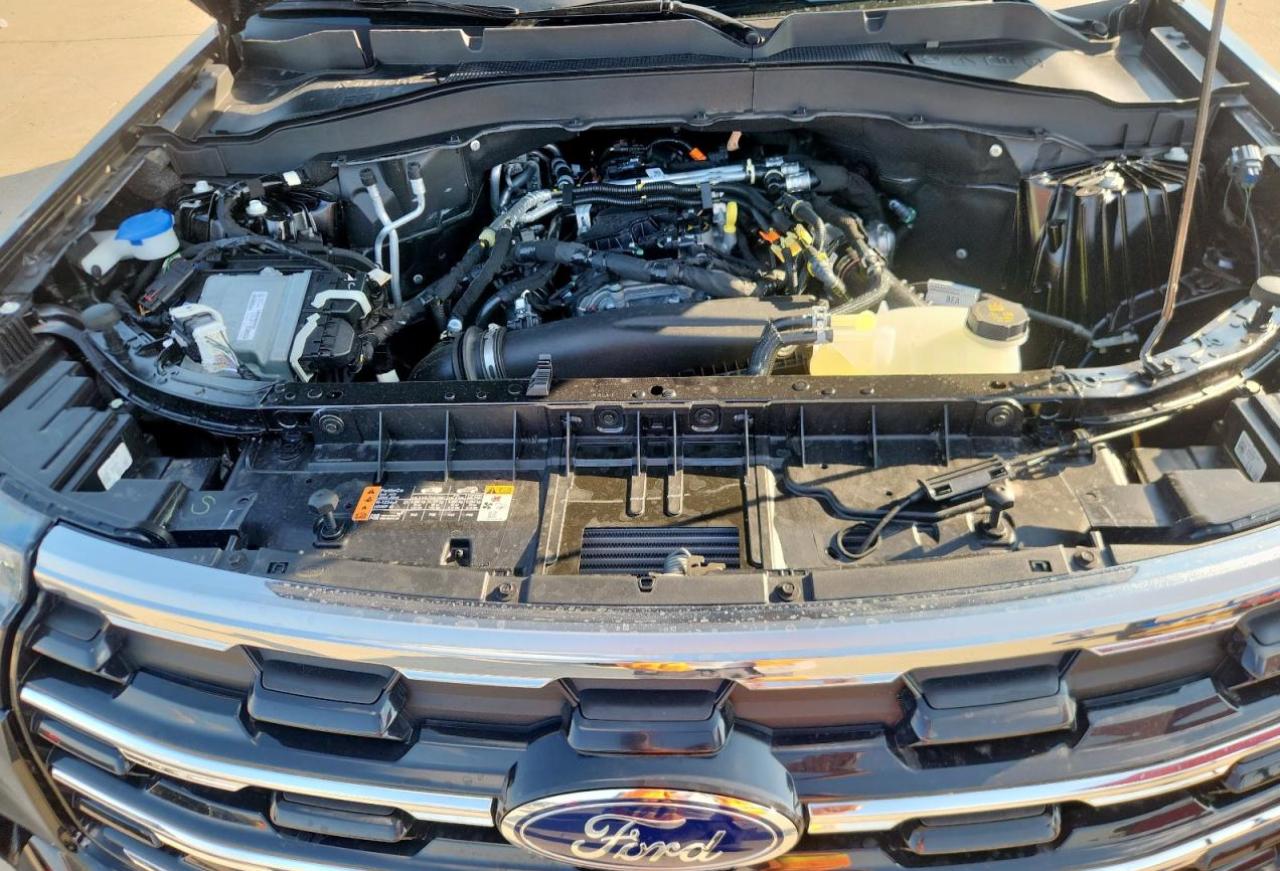 Ford Explorer Active Image 6