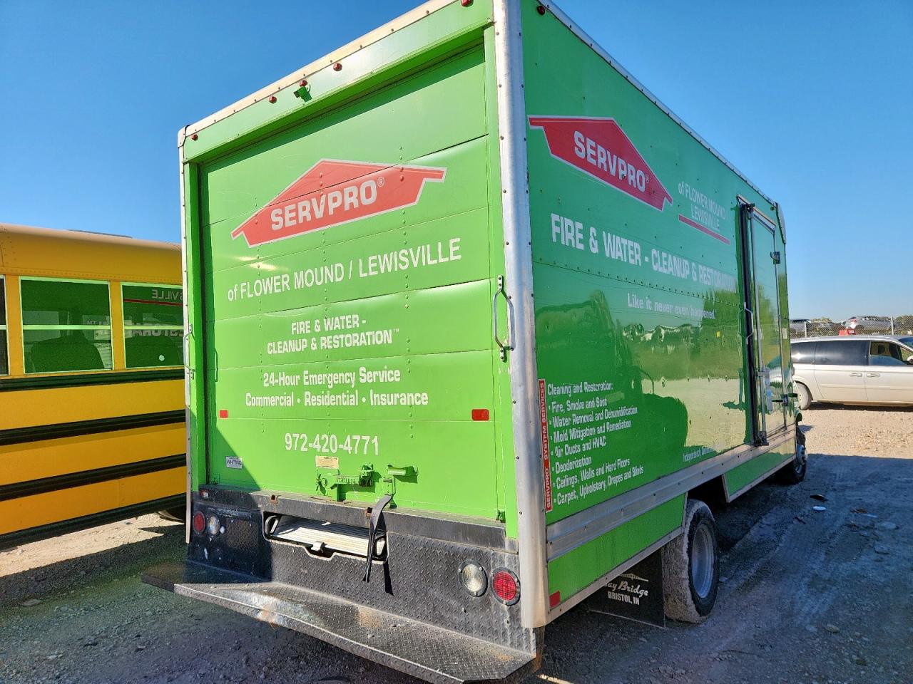 Chevrolet Express Image 6