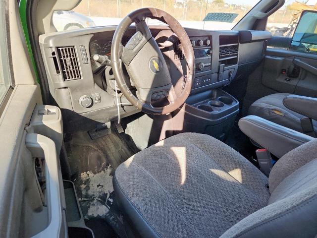 Chevrolet Express Image 2