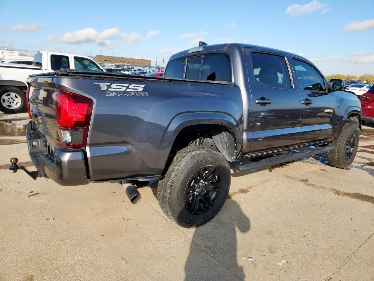 Toyota Tacoma Double Cab Image 3