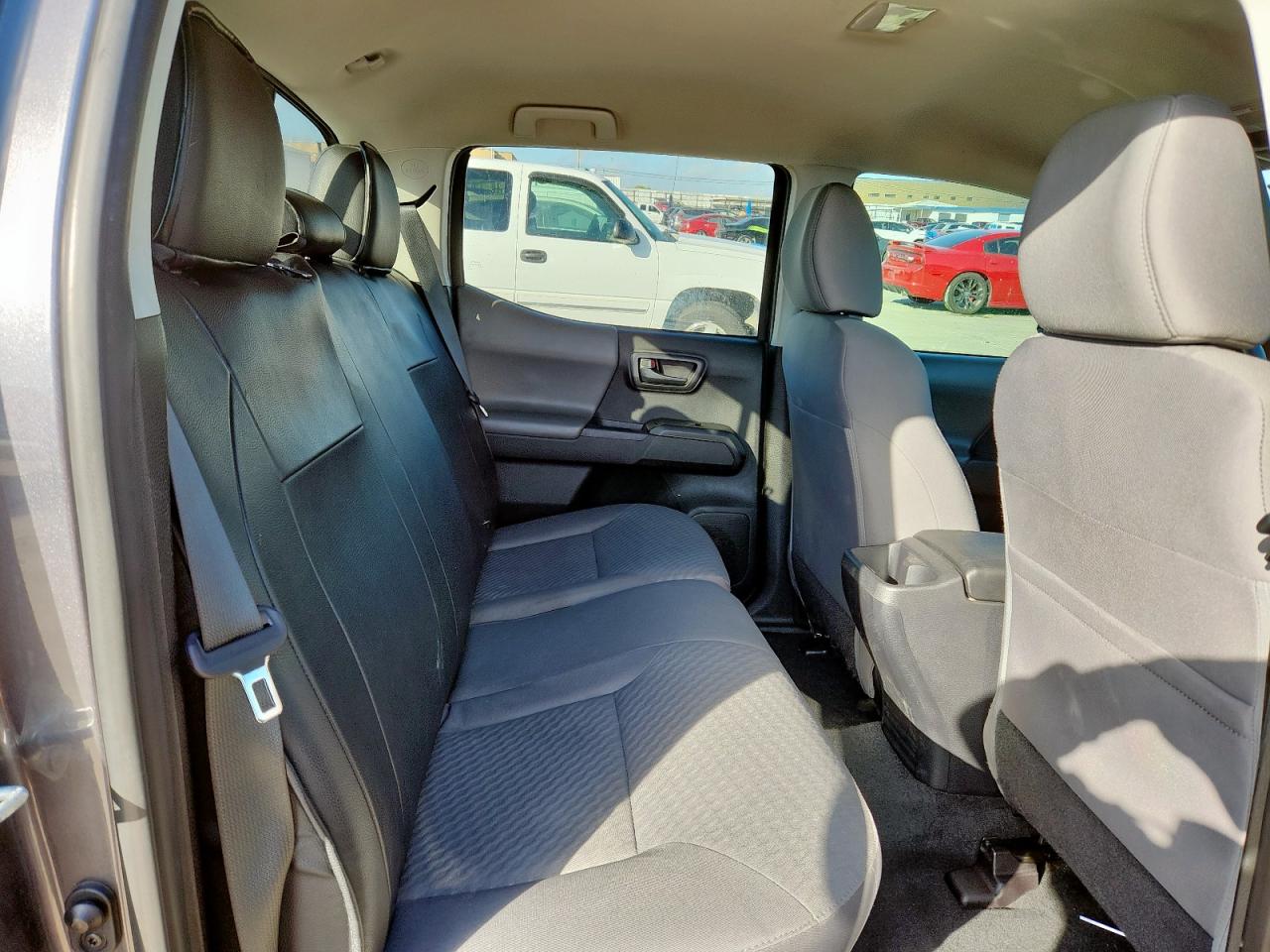 Toyota Tacoma Double Cab Image 9