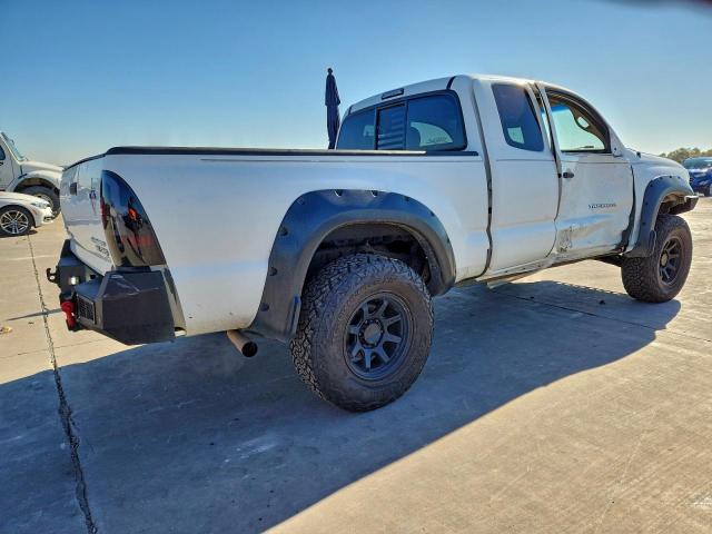 Toyota Tacoma Prerunner Access Cab Image 2