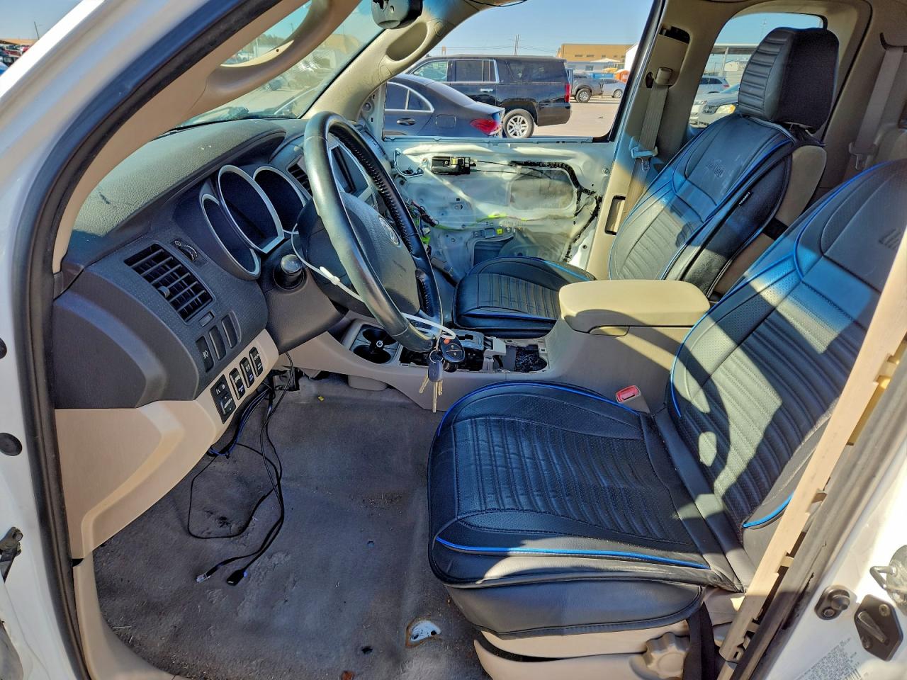 Toyota Tacoma Prerunner Access Cab Image 11