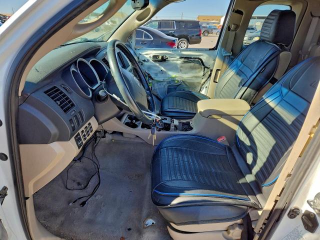 Toyota Tacoma Prerunner Access Cab Image 11