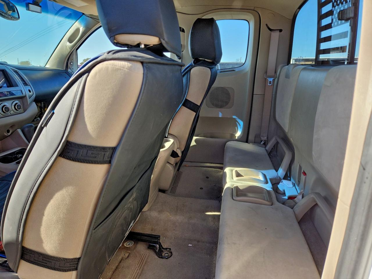 Toyota Tacoma Prerunner Access Cab Image 12