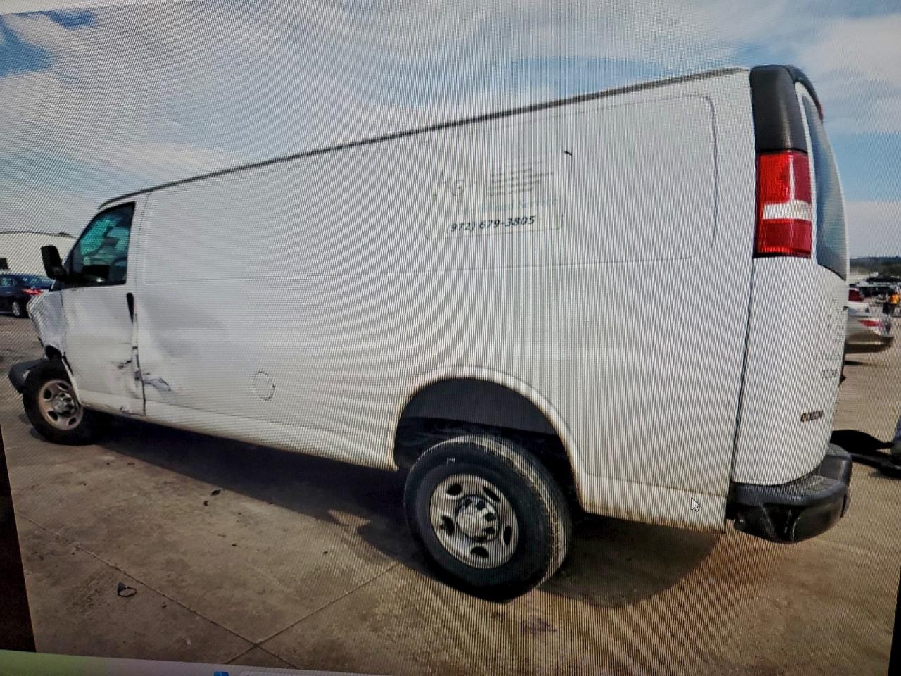Chevrolet Express Image 2