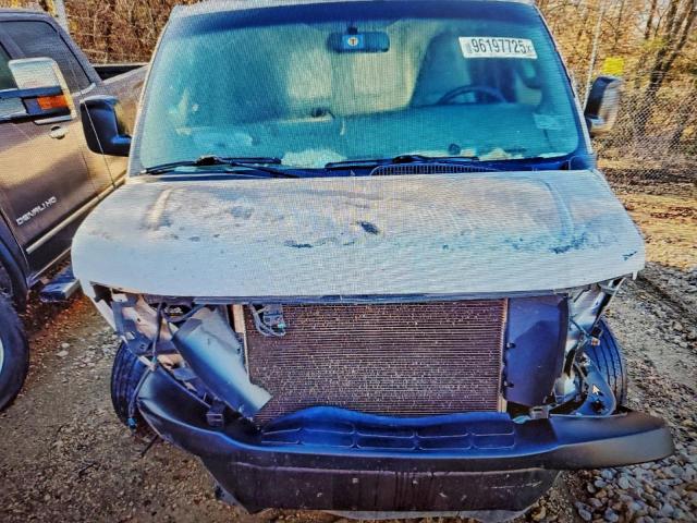 Chevrolet Express Image 13