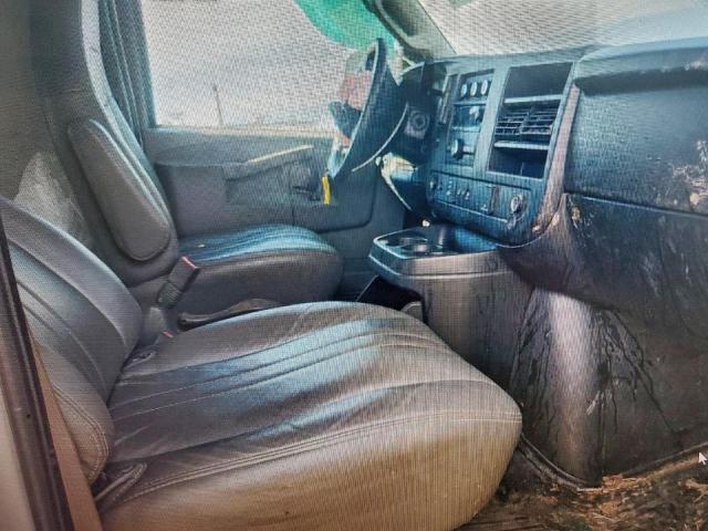 Chevrolet Express Image 8