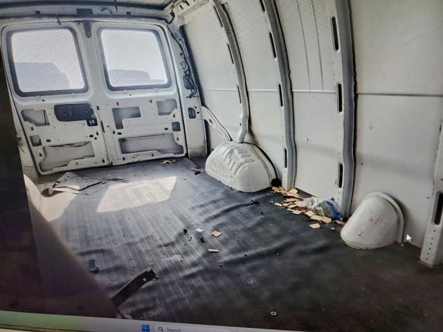 Chevrolet Express Image 5