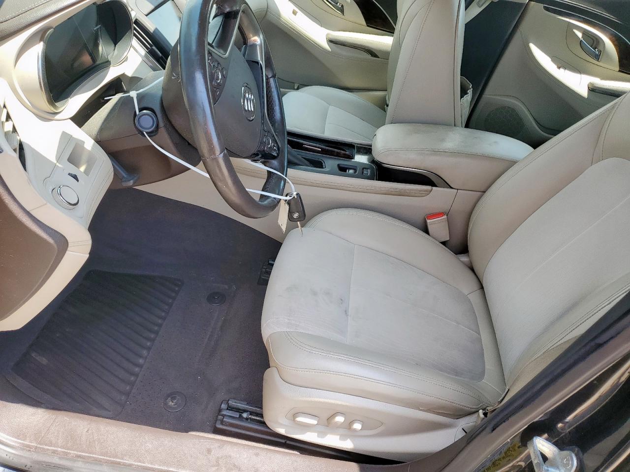 Buick LaCrosse Image 12