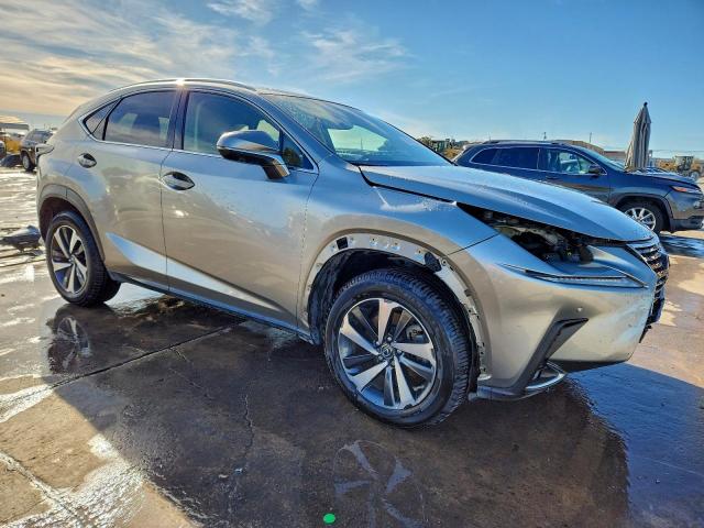 Lexus NX 300 Image 6
