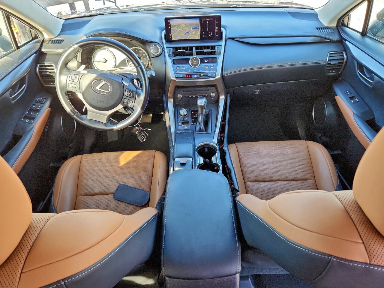 Lexus NX 300 Image 14