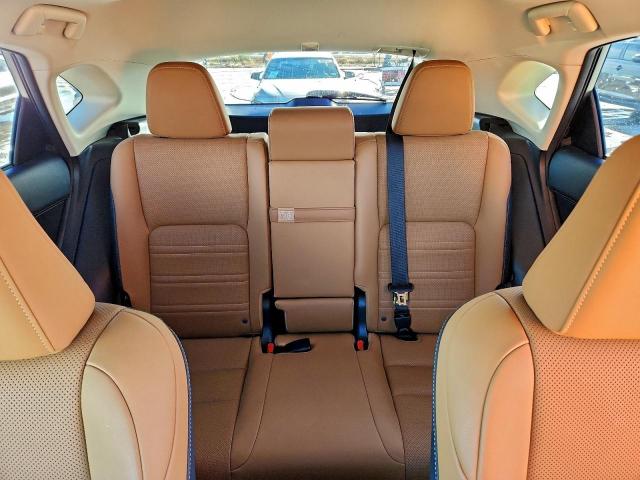 Lexus NX 300 Image 3