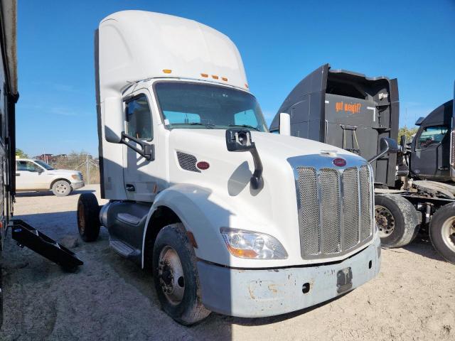  Salvage Peterbilt 579