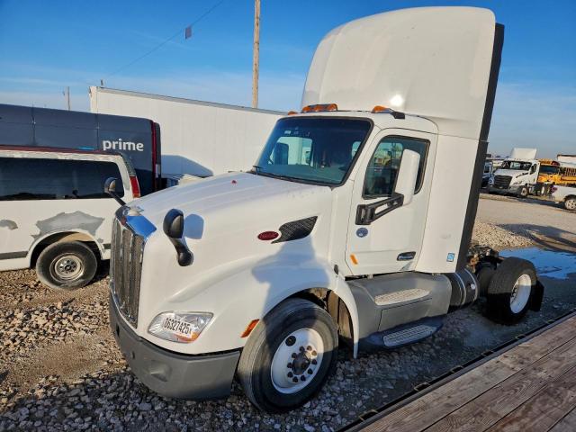 Peterbilt 579 Image 2