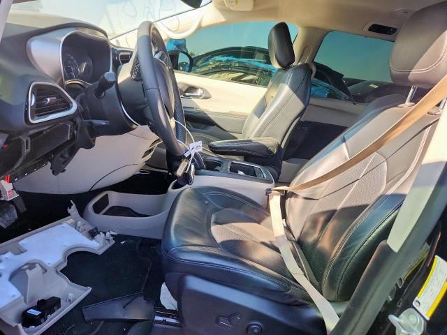 Chrysler Pacifica Touring L Image 2